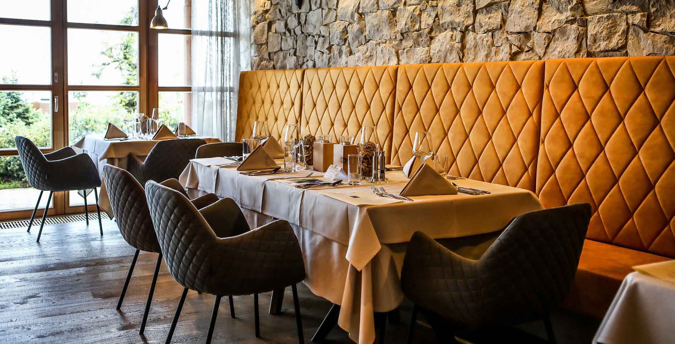 Chaises et banquettes pour hôtel Casablanca